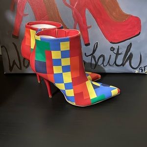 Women’s fashion boots size 7